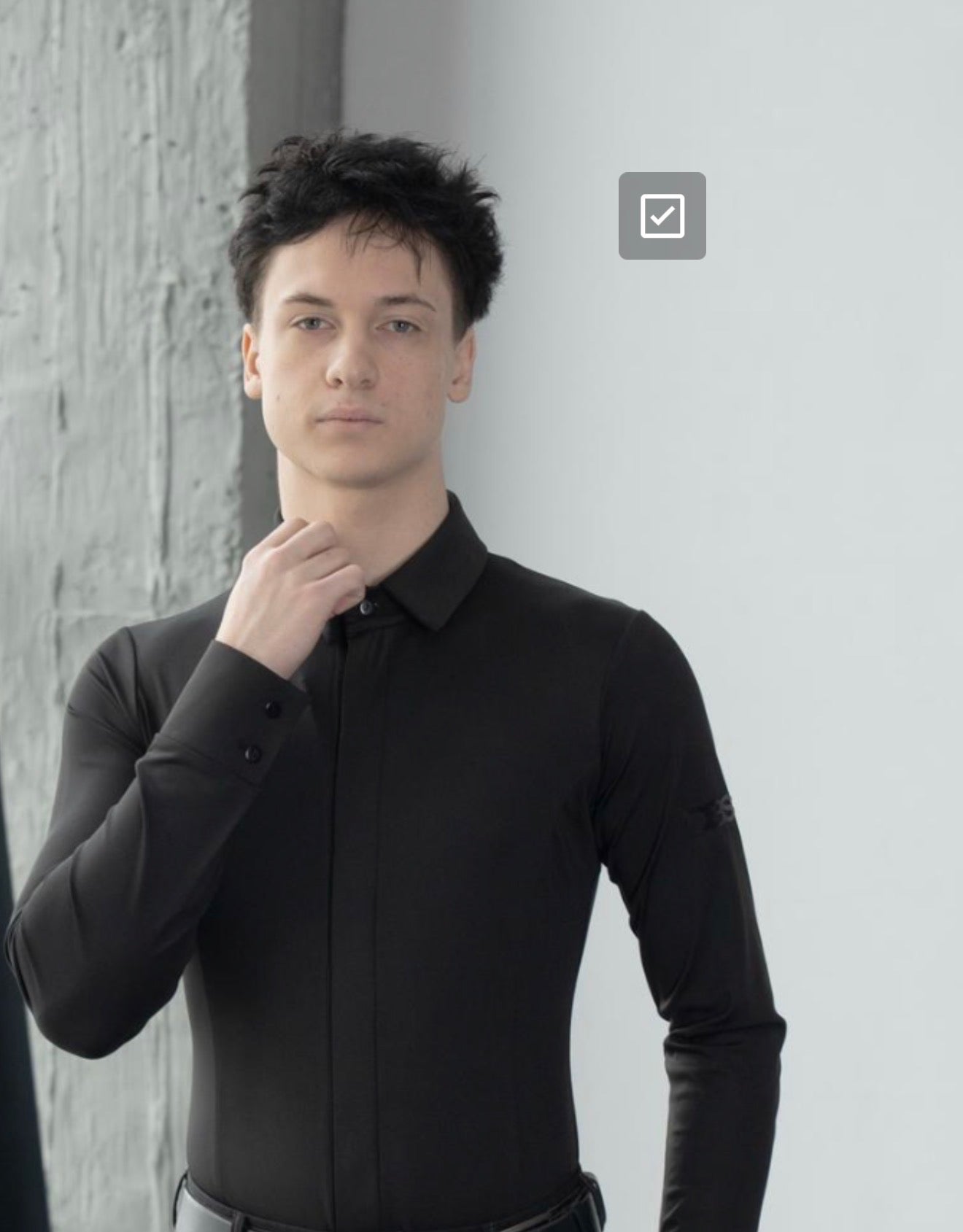 The classic cut of shirt 002