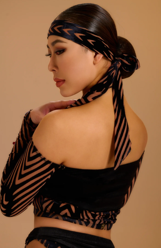 Skinned black velvet jacquard hairband